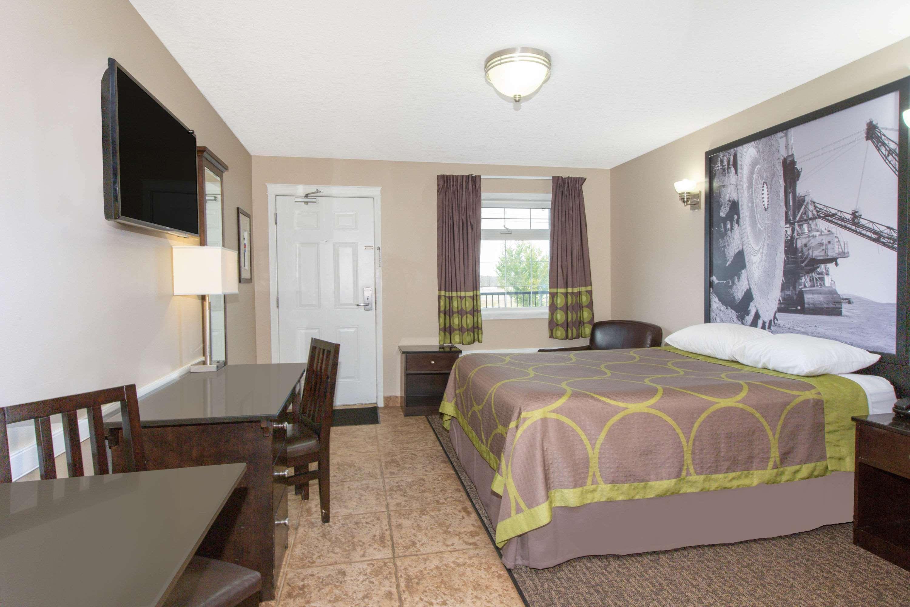 Super 8 By Wyndham Fort Mcmurray Buitenkant foto