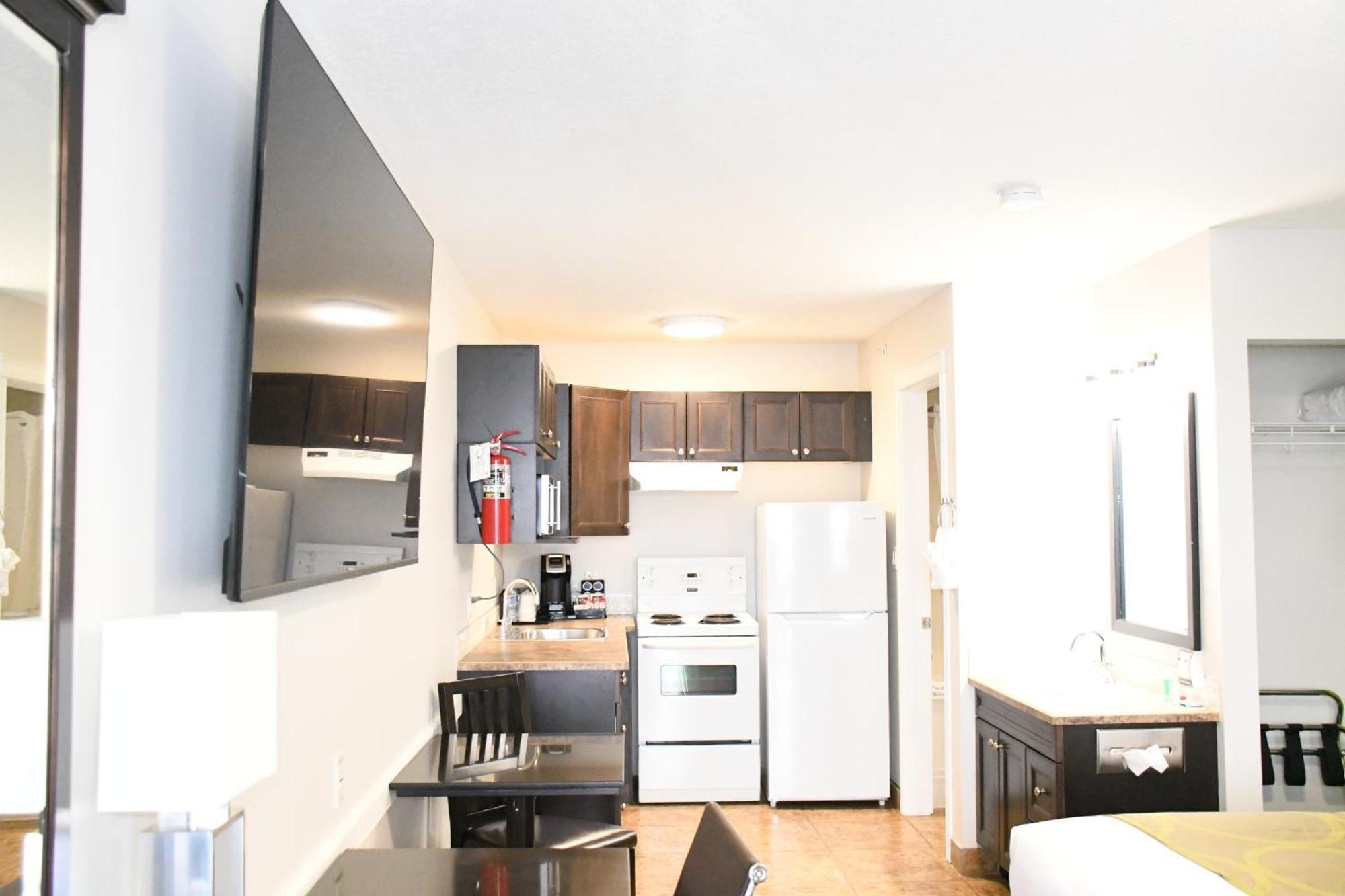 Super 8 By Wyndham Fort Mcmurray Buitenkant foto