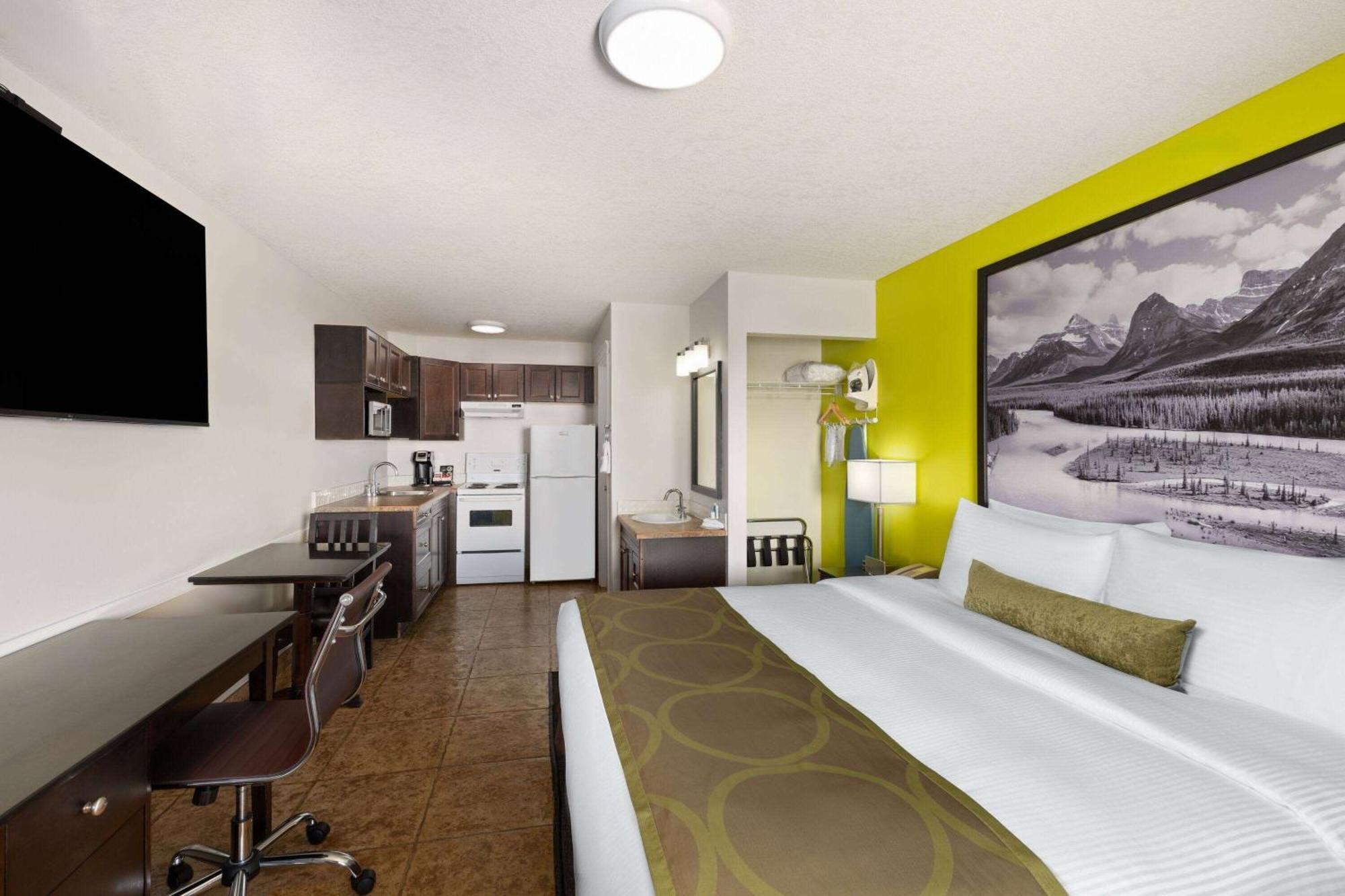 Super 8 By Wyndham Fort Mcmurray Buitenkant foto
