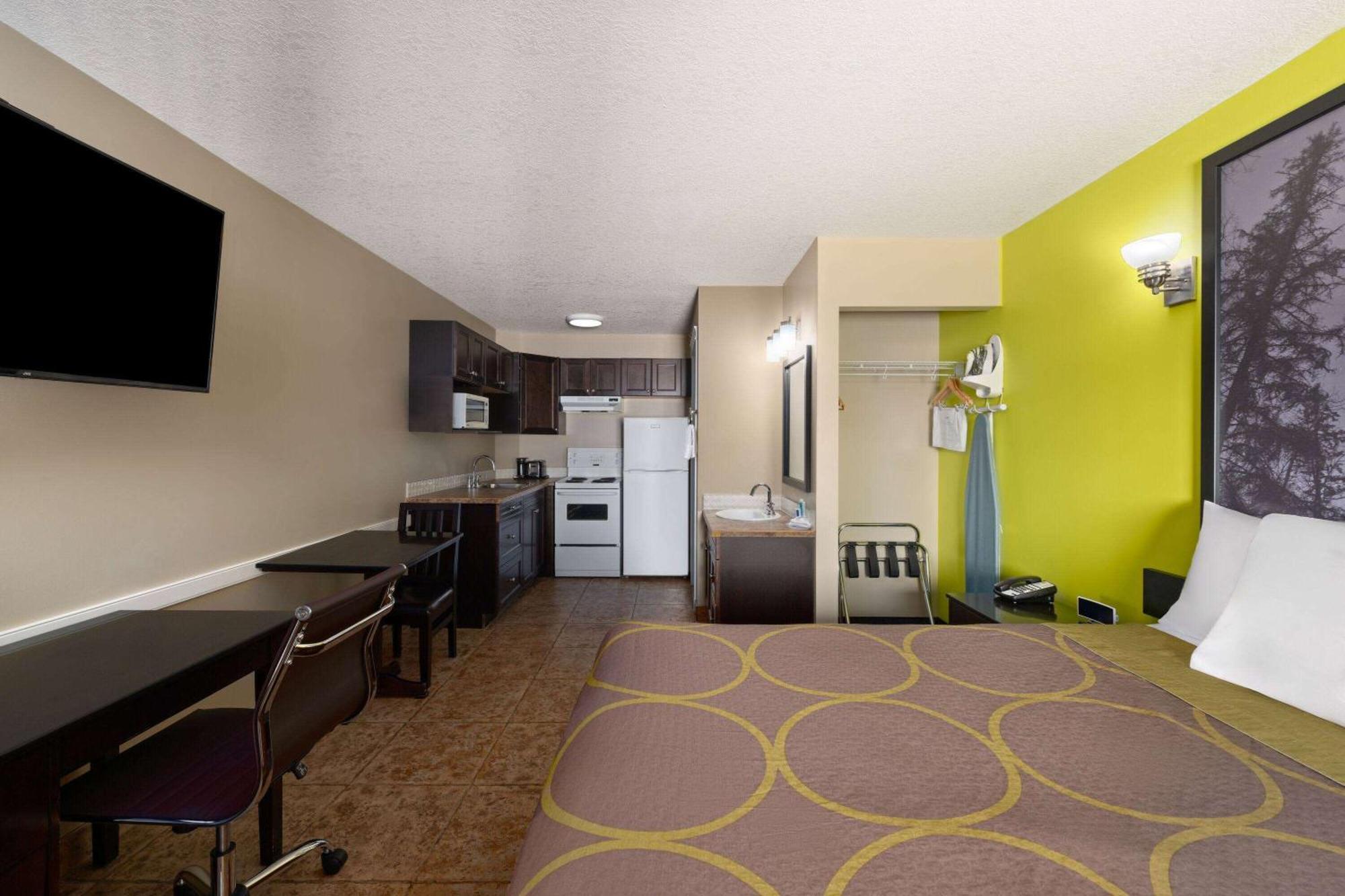Super 8 By Wyndham Fort Mcmurray Buitenkant foto