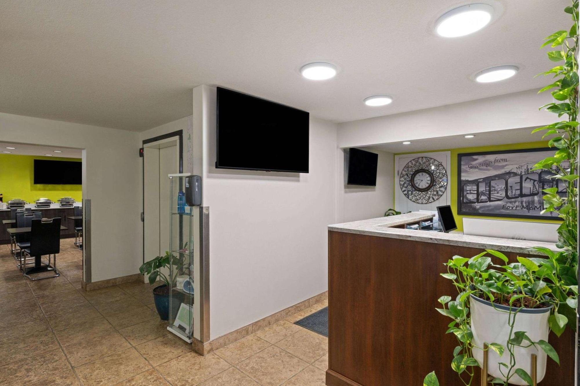 Super 8 By Wyndham Fort Mcmurray Buitenkant foto