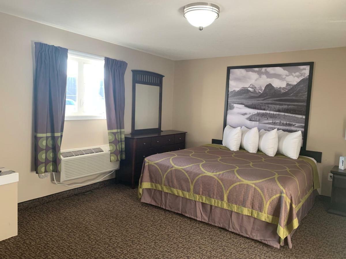 Super 8 By Wyndham Fort Mcmurray Buitenkant foto