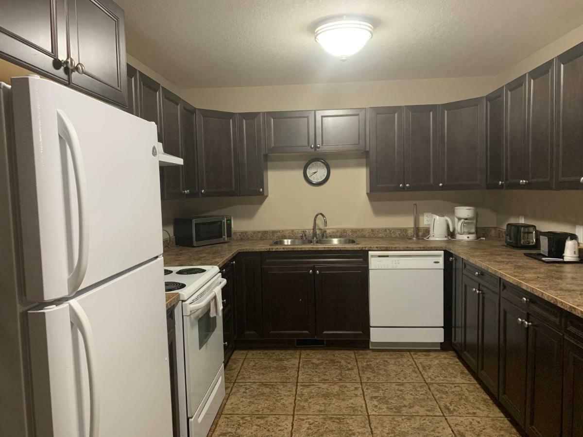 Super 8 By Wyndham Fort Mcmurray Buitenkant foto