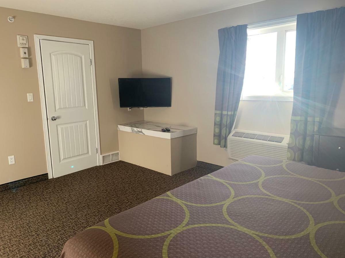 Super 8 By Wyndham Fort Mcmurray Buitenkant foto