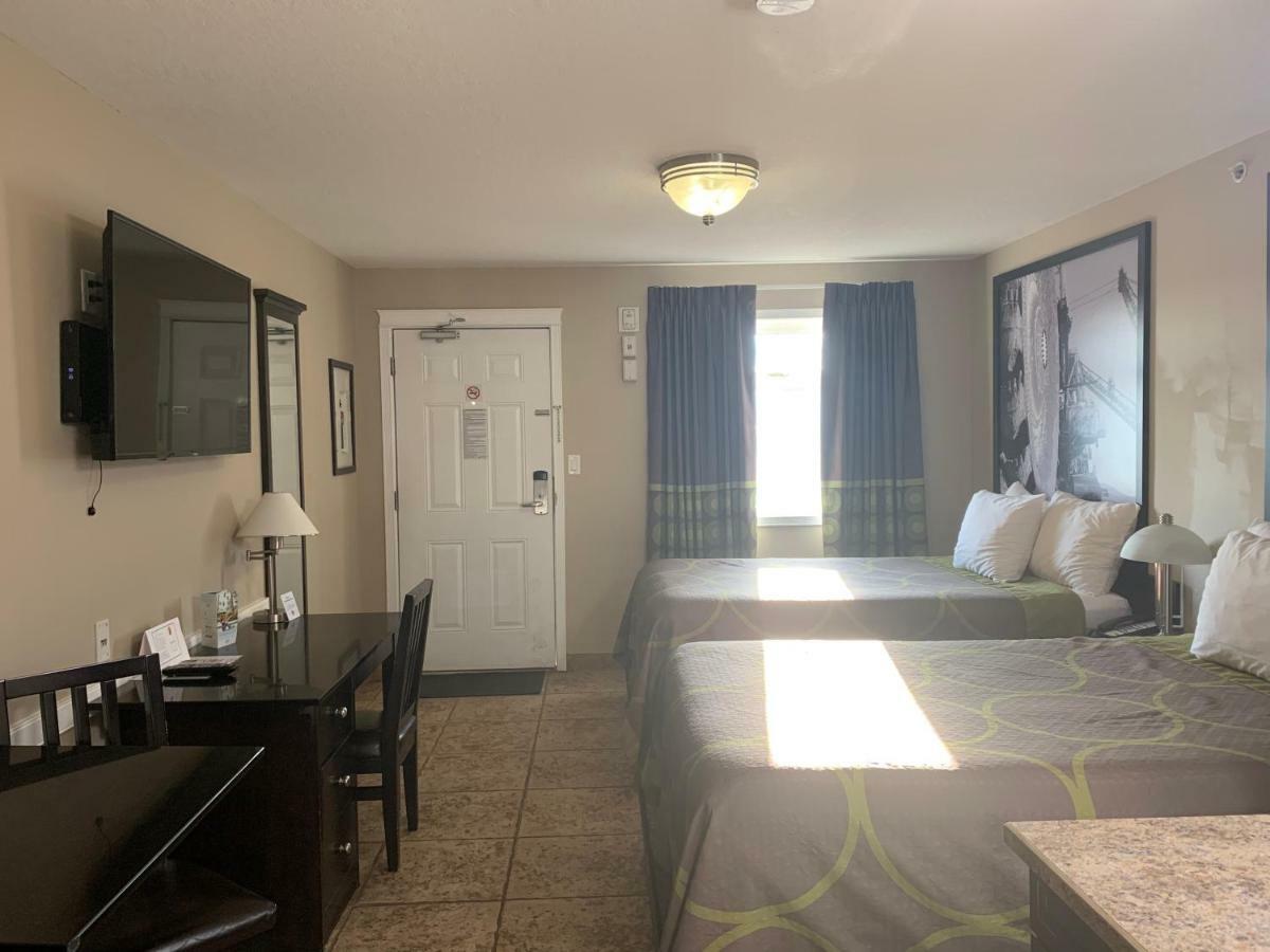 Super 8 By Wyndham Fort Mcmurray Buitenkant foto