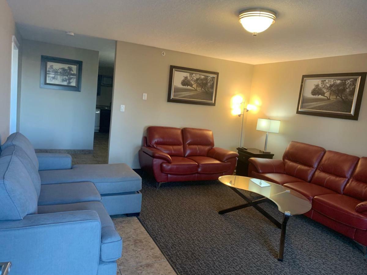 Super 8 By Wyndham Fort Mcmurray Buitenkant foto